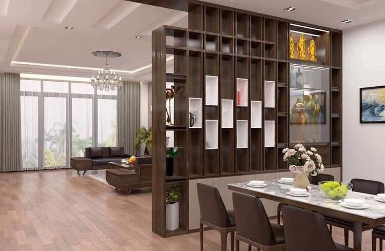 Vách ngăn gỗ giữa phòng khách và phòng bếp